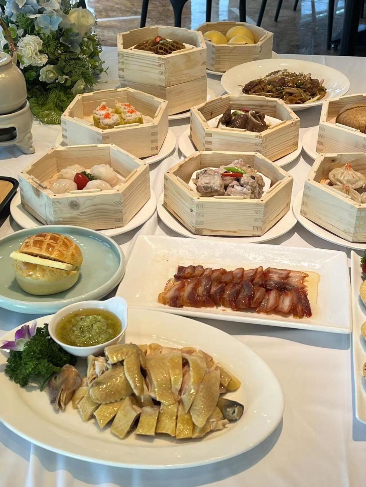 Days Hotel & Suites China Town---Five Minutes To Reach Changsha Station, The Metro Line 2 & Line 6 Are Nearby,Free Gym & Laundromat,Chinese And Western Buffet Breakfast Is Offered On The 31St Floor エクステリア 写真
