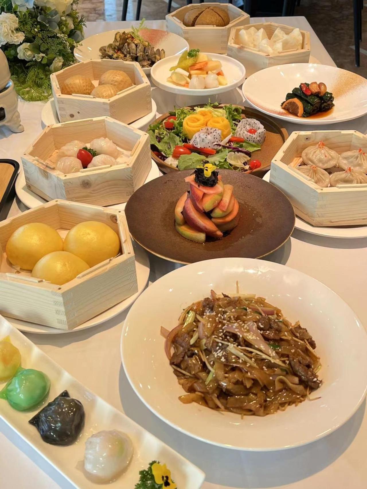 Days Hotel & Suites China Town---Five Minutes To Reach Changsha Station, The Metro Line 2 & Line 6 Are Nearby,Free Gym & Laundromat,Chinese And Western Buffet Breakfast Is Offered On The 31St Floor エクステリア 写真