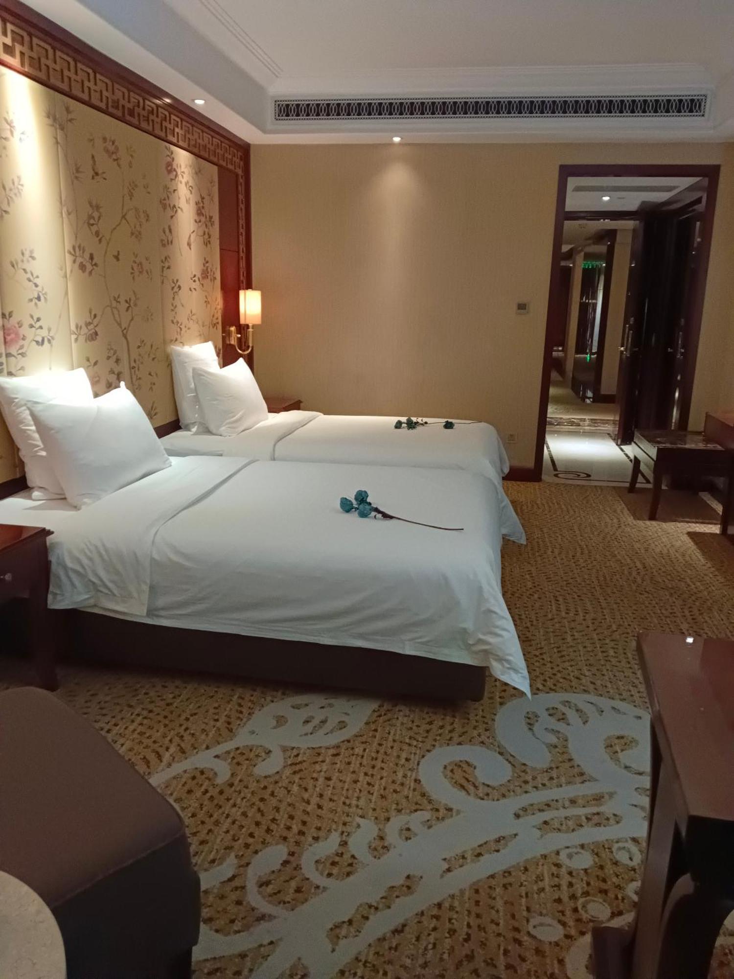 Days Hotel & Suites China Town---Five Minutes To Reach Changsha Station, The Metro Line 2 & Line 6 Are Nearby,Free Gym & Laundromat,Chinese And Western Buffet Breakfast Is Offered On The 31St Floor エクステリア 写真
